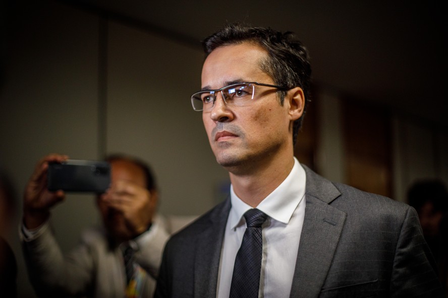 Justiça Eleitoral decide se Deltan Dallagnol pode assumir vaga no Senado